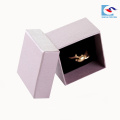Schöne Ring Schmuck Rosa Farbe Karton starren Papier Box